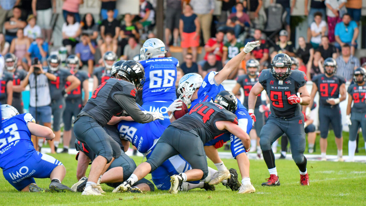 Wildcats-gewinnen-Defense-Schlacht-und-spenden